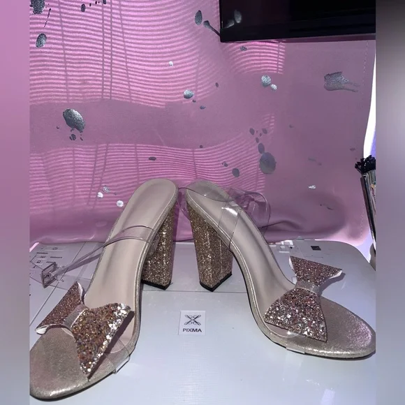 Gorgeous champagne heels - Picture 2 of 5